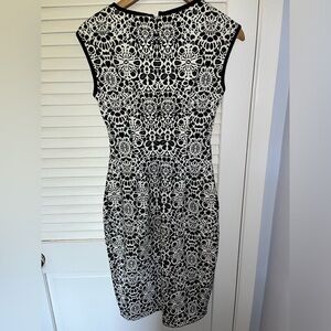 Cache floral black and white sheath dress